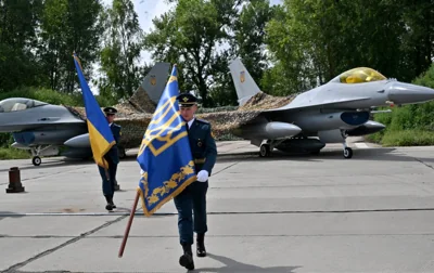 Ukrainian personnel by F-16s