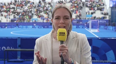 Kate Richardson-Walsh, a former Team GB hockey player who captained her team to gold in Rio 2016, was broadcasting live from the Yves-du-Manoir Stadium when she spoke over the national anthem