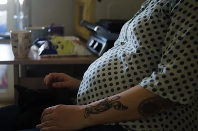 Депутат Заксобрания предложил женщинам рожать от насильников и отдавать детей в другие семьи