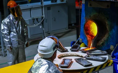 Выпускающая дисплеи «дочка» Samsung отказалась от российских металлов