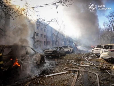 У ЗСУ повідомили, що ракету над Одесою збили сили ППО. Більшість із жертв – поліцейські. Фото, відео