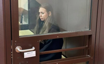 Суд приговорил стюардессу к семи годам по делу о фейках об армии