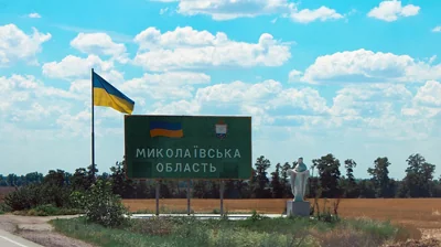 Окупанти зранку обстріляли авто й мікроавтобус на Миколаївщині: двоє людей постраждали