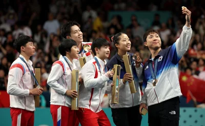 Призеры Олимпиады из КНДР и Южной Кореи сделали общее селфи на подиуме