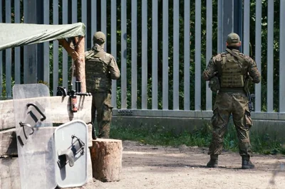 Польские пограничники у границы с Беларусью. Деревня Бобинка, Польша, 28 июня 2024 года. Фото: "Зеркало"