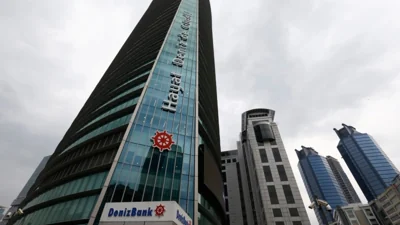 РБК: крупнейший банк Турции вновь ужесточил условия для россиян
