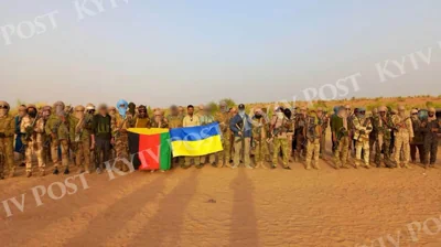 После разгрома "вагнеровцев" в Мали туареги сфотографировались с флагом Украины