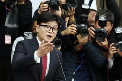 The ruling People Power Party chief Han Dong-hoon speaks in favor of the impeachment of President Yoon Suk Yeol during a meeting to elect the party's new floor leader at the National Assembly in Seoul, Thursday. Yonhap