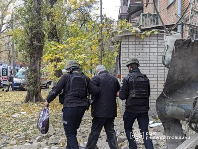 Последствия попадания российской ракеты в пятиэтажный жилой дом в Кривом Роге. Фото: ГСЧС Украины