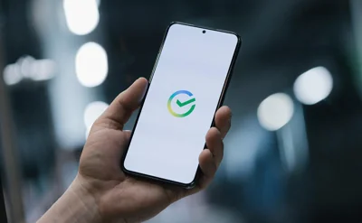 Пользователи приложений трех российских банков сообщили о сбоях