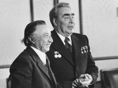 Луис Корвалан (слева) и Леонид Брежнев. Фото: flickr.com