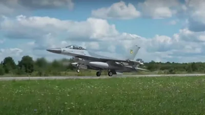 Зеленський показав літаки F-16 в Україні