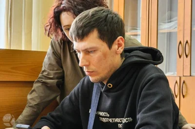 Главреда «Вечерних ведомостей» Владислава Постникова задержали на выходе из спецприемника после второго ареста подряд