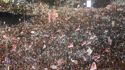 «Наше время пришло». Сербию и Венгрию охватила волна массовых протестов
