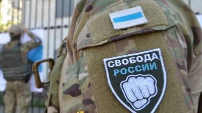 Студента из Иркутской области приговорили к 13 годам колонии за расклейку бело‑сине‑белых листовок с надписью "Свобода России"