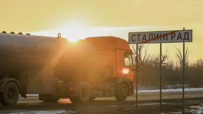 Российские власти сообщают об ударе беспилотников по Волгограду. На местном НПЗ возникли "локальные возгорания"
