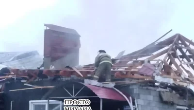 В Шебекино после прямого попадания снаряда загорелся дом