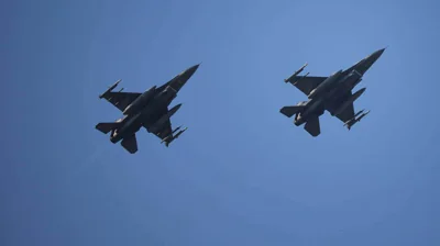 Пілоти F-16 збили до 10 повітряних цілей у неділю – Зеленський