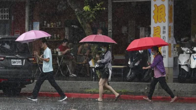 Intensifying Typhoon Krathon forecast to hit Taiwan's populated west coast