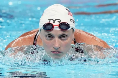 Katie Ledecky wins gold in 800 free for record 4th time