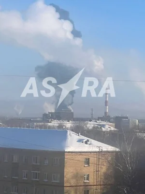 В Ухте, согласно кадрам очевидцев и словам местных жителей, атаке подвергся Ухтинский нефтеперерабатывающий завод — «ЛУКОЙЛ-Ухтанефтепереработка»
