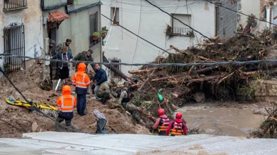 Members of the Spanish army and emergency services