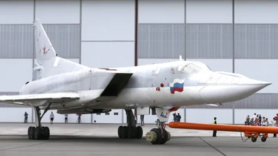 СБУ опублікувала нове відео зі спецоперації "Павутина" – повний шлях дрона до влучання у Ту-22М3