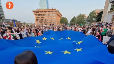Fight breaks out at massive protest in Tbilisi against foreign agents law