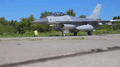 Один из истребителей F-16, которые получила Украина. Скриншот видео телеграм-канала Зеленского