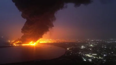 После атаки ЦАХАЛа: главный порт хуситов горит третьи сутки