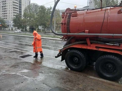 Зливи в Одесі, працюють комунальники