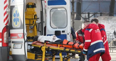 Один человек погиб, еще 14 пострадали в результате российской атаки рядом с траурной колонной в Сумах