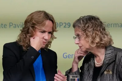  Steffi Lemke, Germany environment minister, left, and Inger Andersen, Executive Director UNEP, talk at a news conference at the German Pavilion during the COP29 U.N. Climate Summit, Thursday, in Baku, Azerbaijan. AP-Yonhap