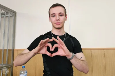 Уличного Екатеринбургского музыканта арестовали на 14 суток