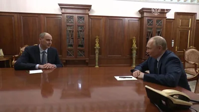 Оренбургского губернатора Дениса Паслера назначили врио главы Свердловской области. Его предыдущий пост займет премьер-министр «ДНР» Евгений Солнцев