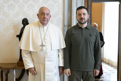 Pope Francis and Volodymyr Zelensky