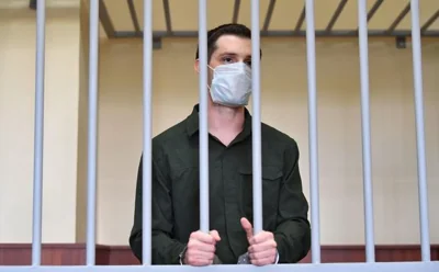 Trevor Reed, charged with attacking police, stands inside a defendants' cage during his verdict hearing at Moscow's Golovinsky district court on July 30, 2020. 