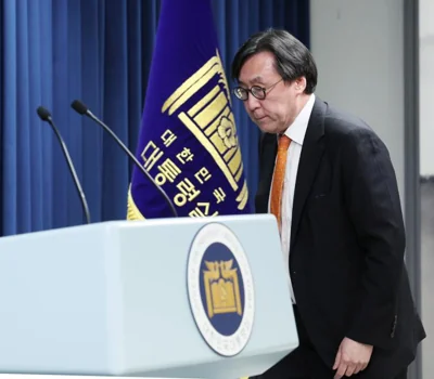 South Korean Director of National Security Chang Ho-jin steps up to the podium to speak at a press conference on a newly signed treaty between North Korea and Russia at the presidential office in Yongsan District, Seoul, Thursday. Joint Press Corps
