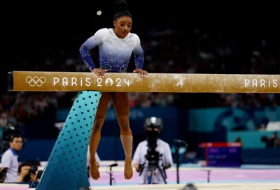 Simone Biles fell from the beam in the final