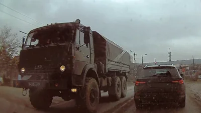 У РФ військовий автомобіль в’їхав у легковик, загинули мати й дитина