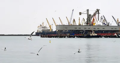 В порту Туапсе в результате атаки украинских дронов загорелся танкер