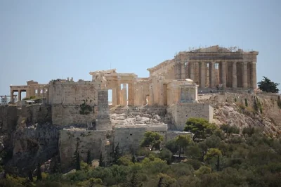 GREECE-WEATHER-HEAT-MONUMENT-CLIMATE