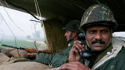 Индийские и пакистанские войска обменялись огнем в Кашмире на фоне роста напряженности