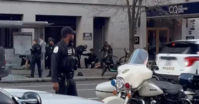 Выходец из Афганистана тяжело ранил двух нацгвардейцев у президентской резиденции в Вашингтоне. Трамп приказал «проверить всех афганцев»