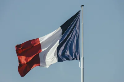 У Франції розпочався перший тур дострокових парламентських виборів: на що вплине ймовірна перемога ультраправих