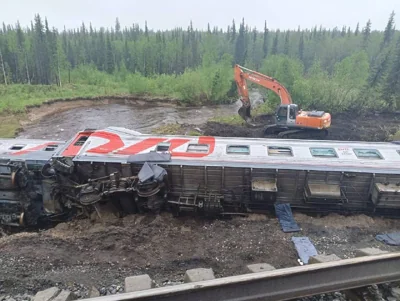 На месте крушения поезда найдены тела двух человек