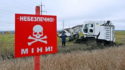 ДСНС: у Донецькій області на вибухівці підірвалась автоцистерна з рятувальниками