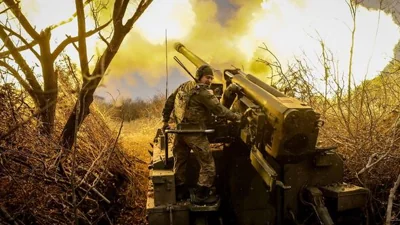 Ukrainian artillery firing 