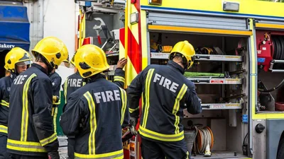 Hackney fire: London blaze today as huge fire erupts on Mount Pleasant ...