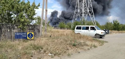 В Мариуполе вспыхнул масштабный пожар в районе новой военной базы РФ